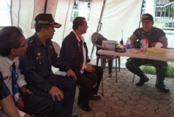Ketua Aliansi ketika bincang-bincang dengan Dandim 0205/TK Letkol Inf Prince Meyer Putong.