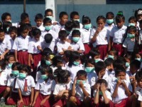 Para Murid yang mengenakan Masker