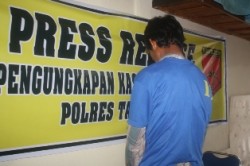 Tersangka Saat Berada Di Ruang Resum Polres Karo