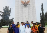  Saiful bahri  Foto bersama dengan OKP dan masyarakat usai tabur bunga di malam pahlawan.