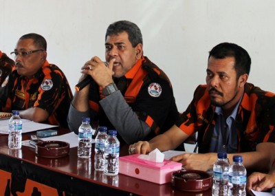  Ketua MPW PP Sumut, Anuar Shah, SE didampingi Sekretaris, H. Firdaus NAsution dan Bendahara, H. Ali M. Madhy sat menggelar temu persdi Kantor MPW PP Sumut