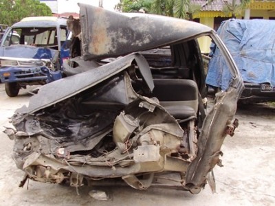Daihatsu Zebra Espass yang dikemudikan Mandi Ginting hendak hadiri Pesta Anaknya di Tanah Karo.