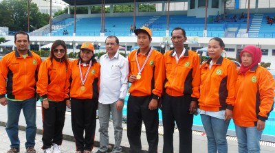 Muhammad Fachri foto bersama dengan Camat Medan Denai bersama pengurus lainnya.  SUMUT BERITA | JERICSON SINAGA