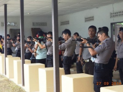 Bintara Remaja PolresBinjai saat menjalani latihan menembak. SUMUT BERITA | PAIYAN