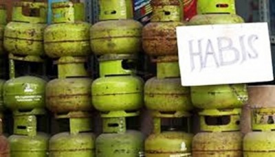Salah satu pengumuman 'HABIS' di salah satu agen elpiji di Kisaran. SUMUT BERITA | IBNU PILLIANG