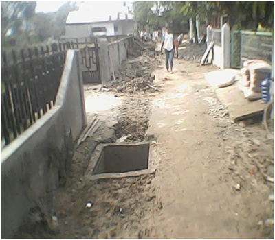Pembangunan Riol saluran air tempat pembuangan limbah warga tanpa plank proyek. SUMUT BERITA | TIM