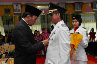 Gubsu saat melantik Ir H Oki Doni Siregar menjadi wakil walikota Tebing Tinggi. SUMUT BERITA | MOROMBUN SIBURIAN 