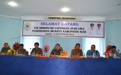 Para-Tim-Observasi-bersama-rombongan-didampingi-oleh-Bupati-Nias-Foto-Trozid-Harefa-453x283