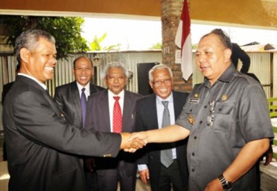 Ketua PGPI Sumut-Aceh memberi ucapan selamat kepada Bupati Sergai. SUMUT BERITA | TOGI