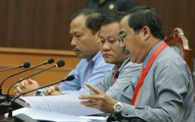 Sejumlah wakil rakyat yang menggugat pemekaran kabupaten Nias Barat.   SUMUT BERITA | SUDIRMAN MENDROFA 