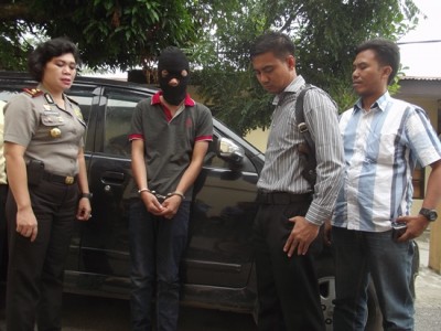 Wakapolres Asahan, Kompol Dorma Purba, S.Pd saat mengintrogasi tersangka.    SUMUT BERITA | IBNU