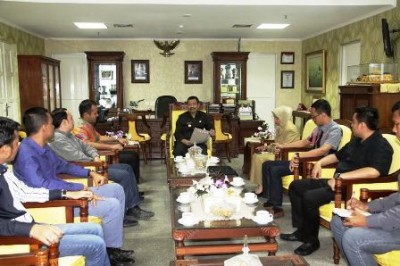 Wagub Sumut Tengku Erry Nuradi menerima audiensi pengurus BPD HIPMI Sumut diruang kerjanya kantor kantor Gubernur Sumut, Jl. Diponegoro Medan, Senin (6/10/2014). SUMUT BERITA | WIN's