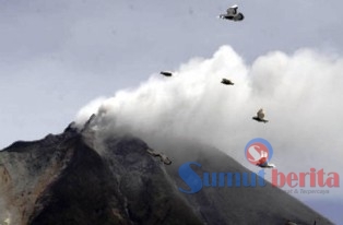 gunung-sinabung-berasap-tebal