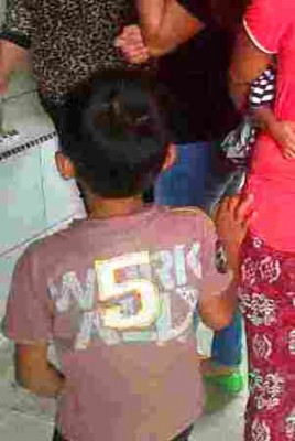 Tersangka sodomi usai dimintai keteranga oleh penyidik PPA. SUMUT BERITA | IBNU PILLIANG