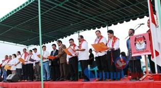  7 paslon bupati dan wakil bupati Karo mengikrarkan kesepakatan Pilkada damai.