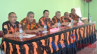 Carateker Ketua MPW PP Sumut, Syakhyan Asmara (3 dari kiri) didampingi anggota Carateker, Kodrat Shah (2 dari kiri), H. Enteng (4 dari kiri) dan pengurus MPW PP Sumut saat temu pers di Aula Sekretariat MPW PP Sumut Jl. M.H. Thamrin No. 95A Medan (12/9).