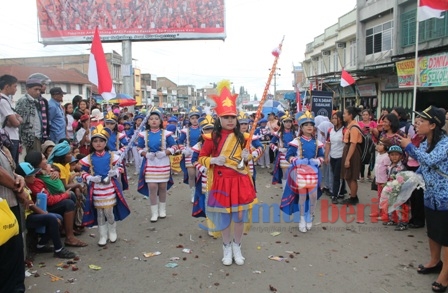 Suasana perayaan HUT RI ke-71 mendatang, dipastikan bakal berlangsung meriah. Masyarakat dihimbau untuk menjaga ketertiban dan kelancaran lalu lintas. SUMBER/dok