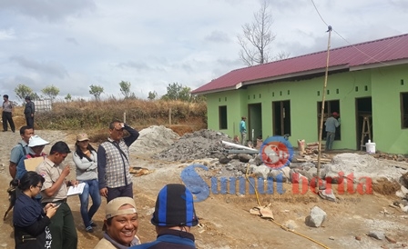 Perumahan yang sudah mulai dibangun di lahan relokasi mandiri di Desa Manuk Mulia, Kecamatan Tiga Panah. SUMBER/pardi simalango