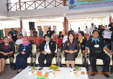 Wakil Bupati Karo Cory Sriwaty Sebayang bersama Kepala BNNK Karo LM. Sihombing dan unsur Muspida Karo dalam kegiatan peringatan HANI. SUMBER/pardi simalango